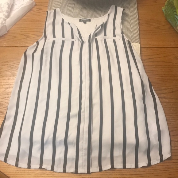 Express Tops - 🎄🎅🏻3/$25–Express- Silk Blouse